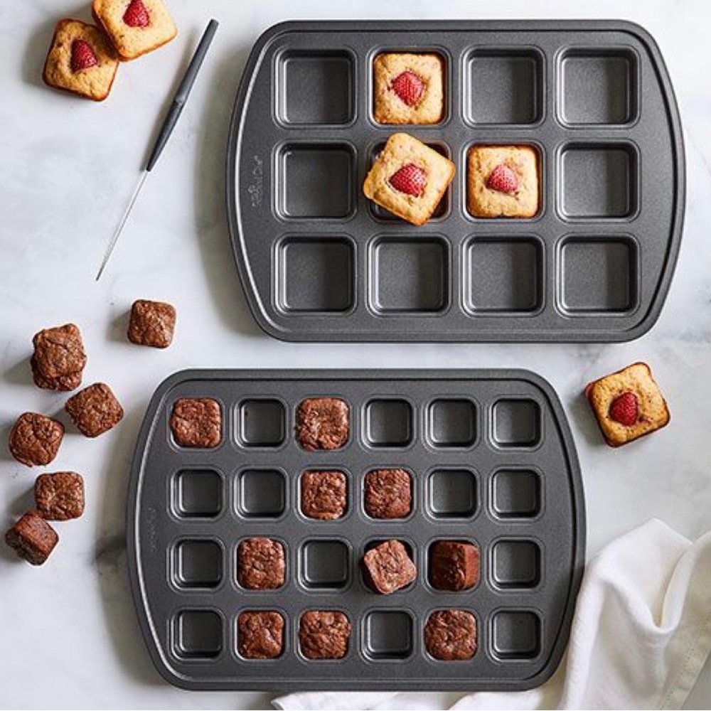 NEW Pampered Chef Brownie Baking Set